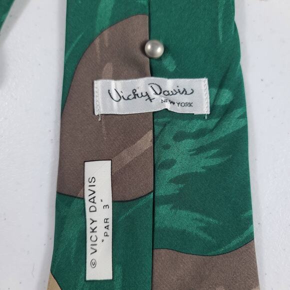 Vicky Davis Red Green Par 3 Golf Motif Vintage Tie With Golf Ball Tie Tack - Picture 3 of 3